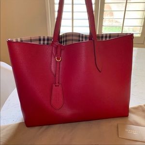 AUTHENTIC‼️ LARGE BURBERRY REVERSIBLE RED LEATHER ORIGINAL CHECKERED TOTE BAG.